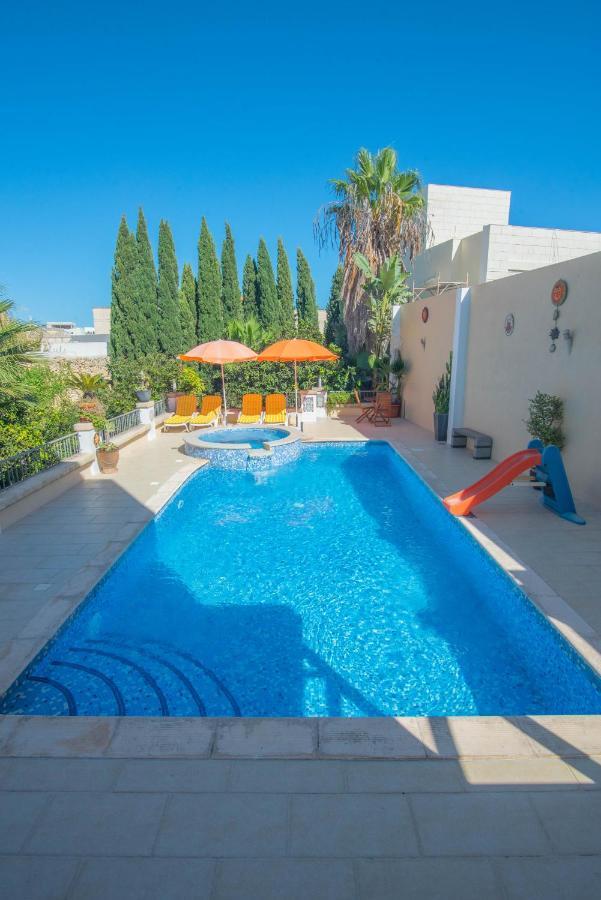 Central Villa Flatlet With Pool - Free Parking And Wifi Lija Zewnętrze zdjęcie