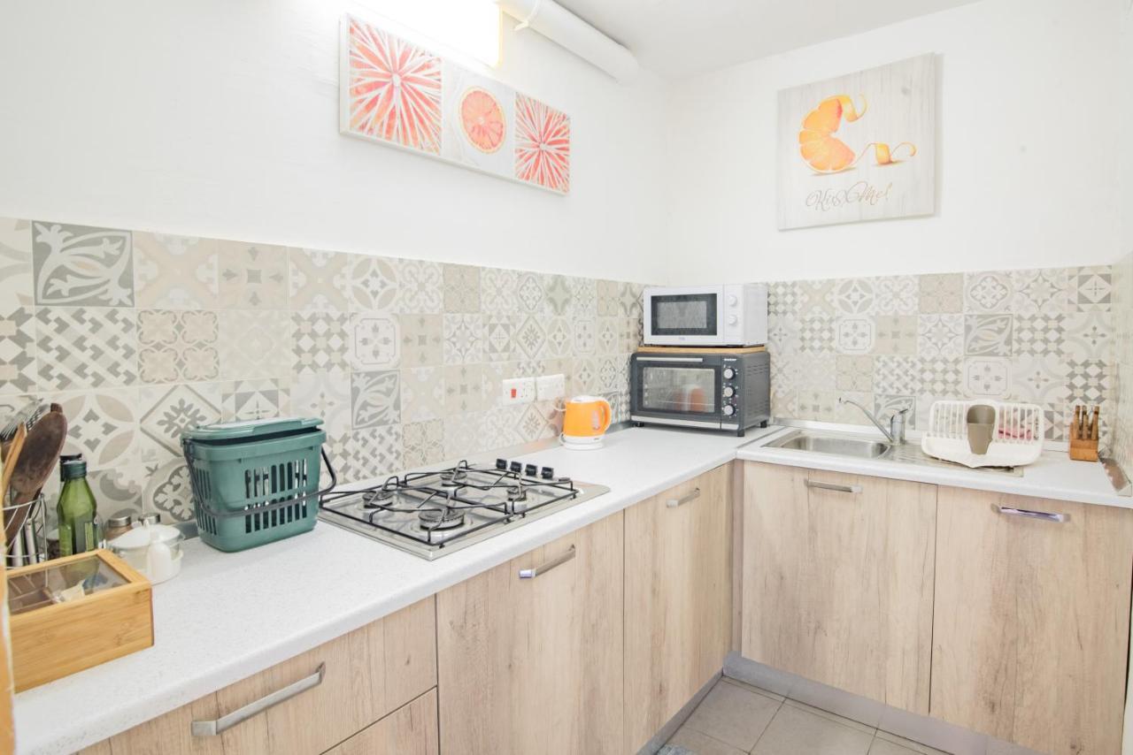 Central Villa Flatlet With Pool - Free Parking And Wifi Lija Zewnętrze zdjęcie