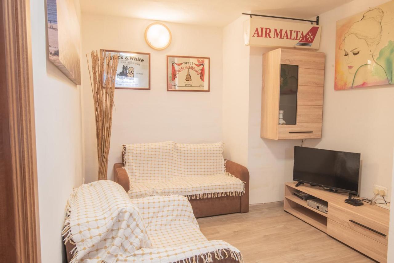 Central Villa Flatlet With Pool - Free Parking And Wifi Lija Zewnętrze zdjęcie