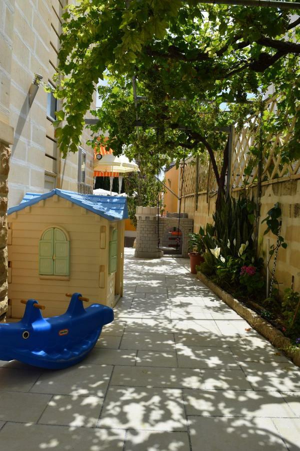 Central Villa Flatlet With Pool - Free Parking And Wifi Lija Zewnętrze zdjęcie